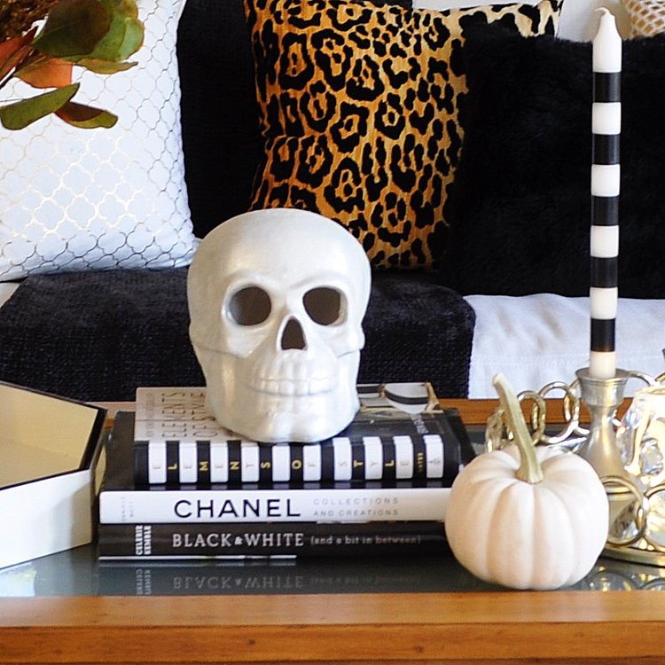 Simple Halloween Coffee Table Decoration - Coffee Lovers