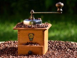Manual coffee grinder