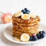 Pancakes recipe with banana and berries