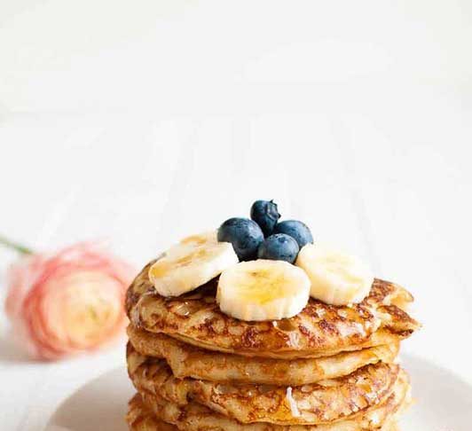 Pancakes recipe with banana and berries