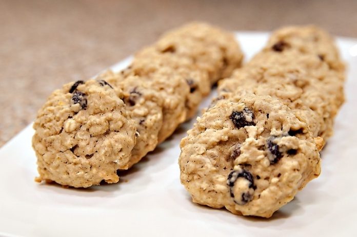 Chewy Oatmeal-Raisin Cookies Recipe