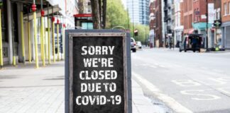 Signboard saying "saying we are closed due to Covid-19"