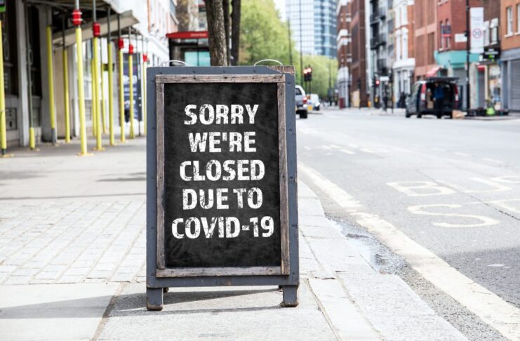 Signboard saying "saying we are closed due to Covid-19"