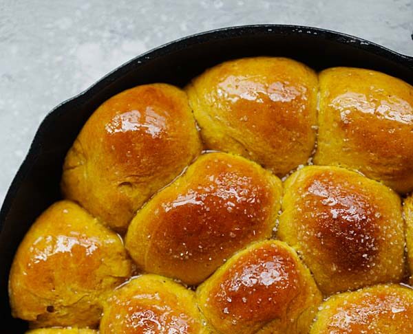 PUMPKIN DINNER ROLLS