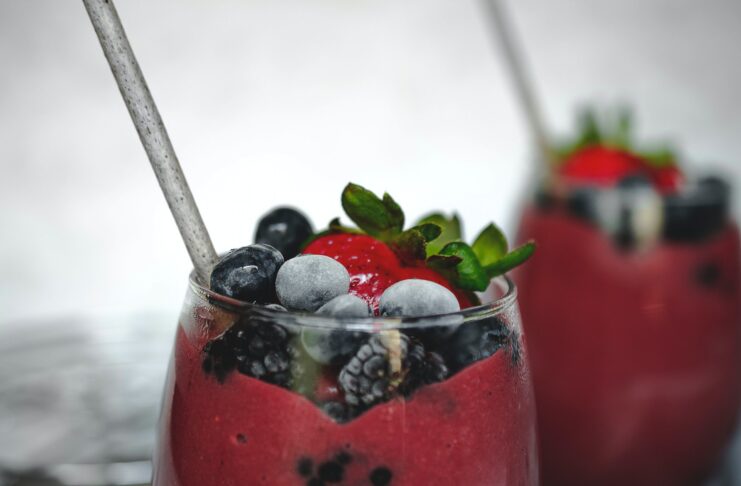 Mixed Berry and Cocoa Smoothie